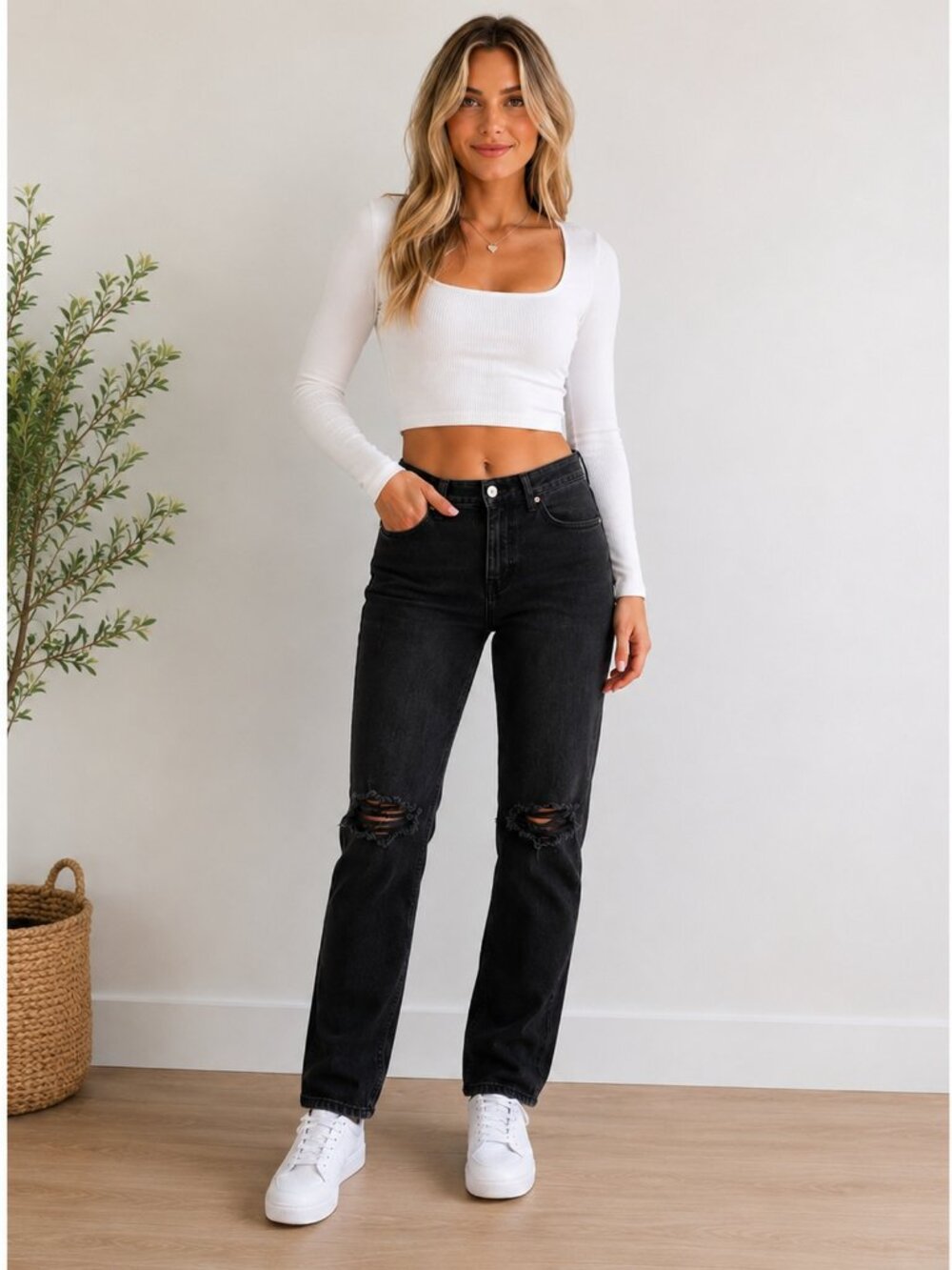 American Eagle Women’s Black Distressed Ripped Knee Jeans 4R
